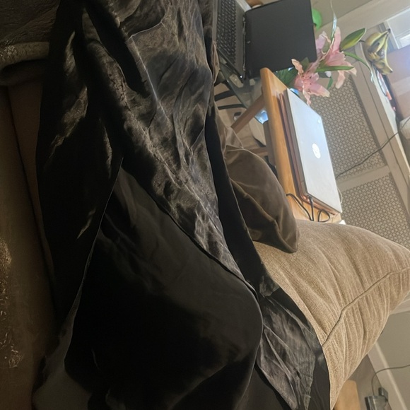 Black dress open back and some stretch with slit - Picture 5 of 5